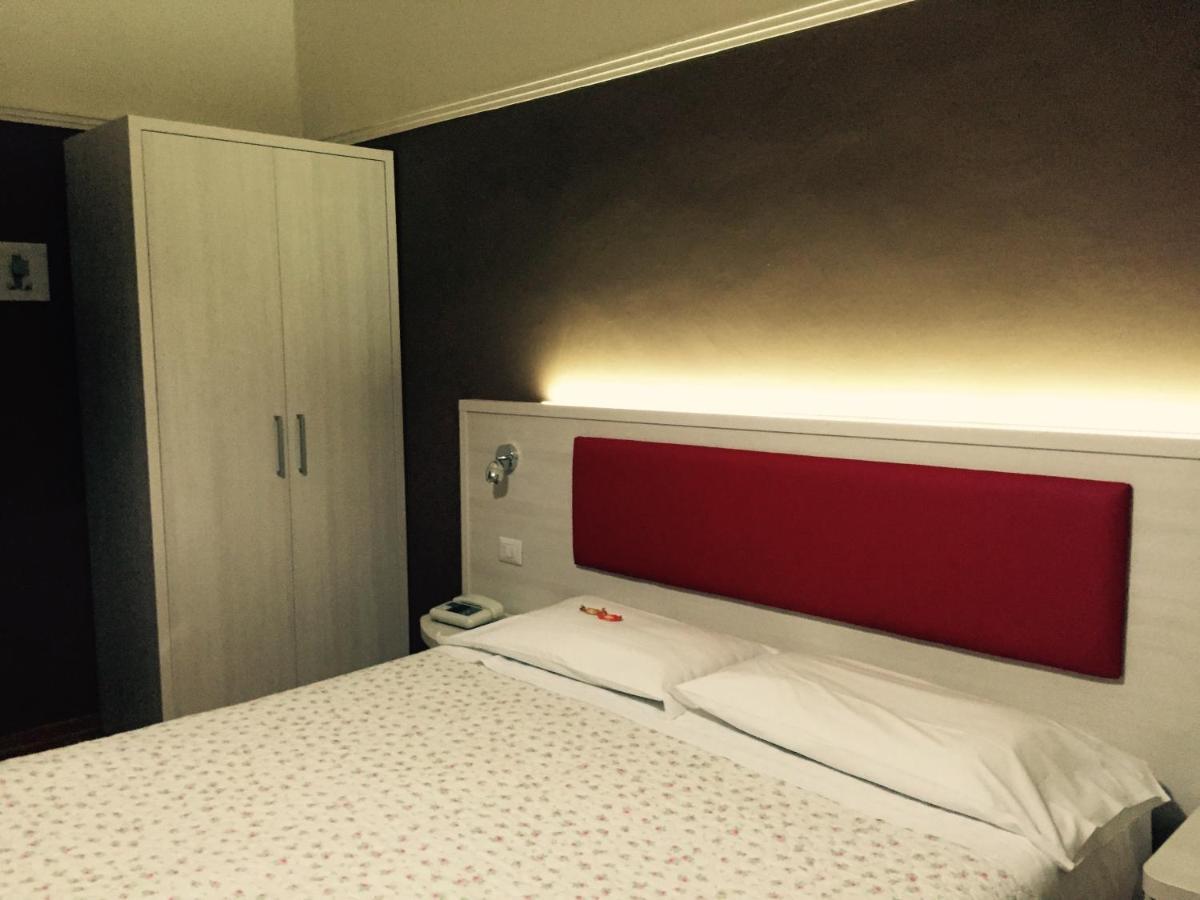 Hotel Biondi Montecatini Terme Szoba fotó